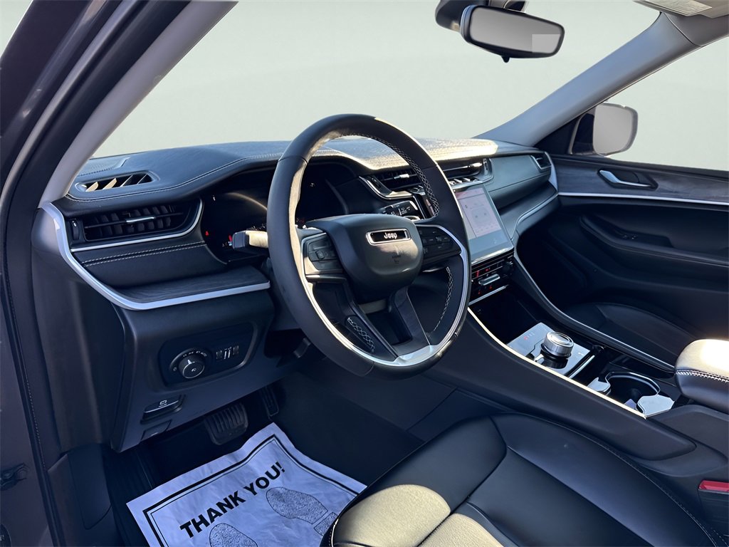 Used 2023 Jeep Grand Cherokee Limited w/ Black Appearance Package image 20