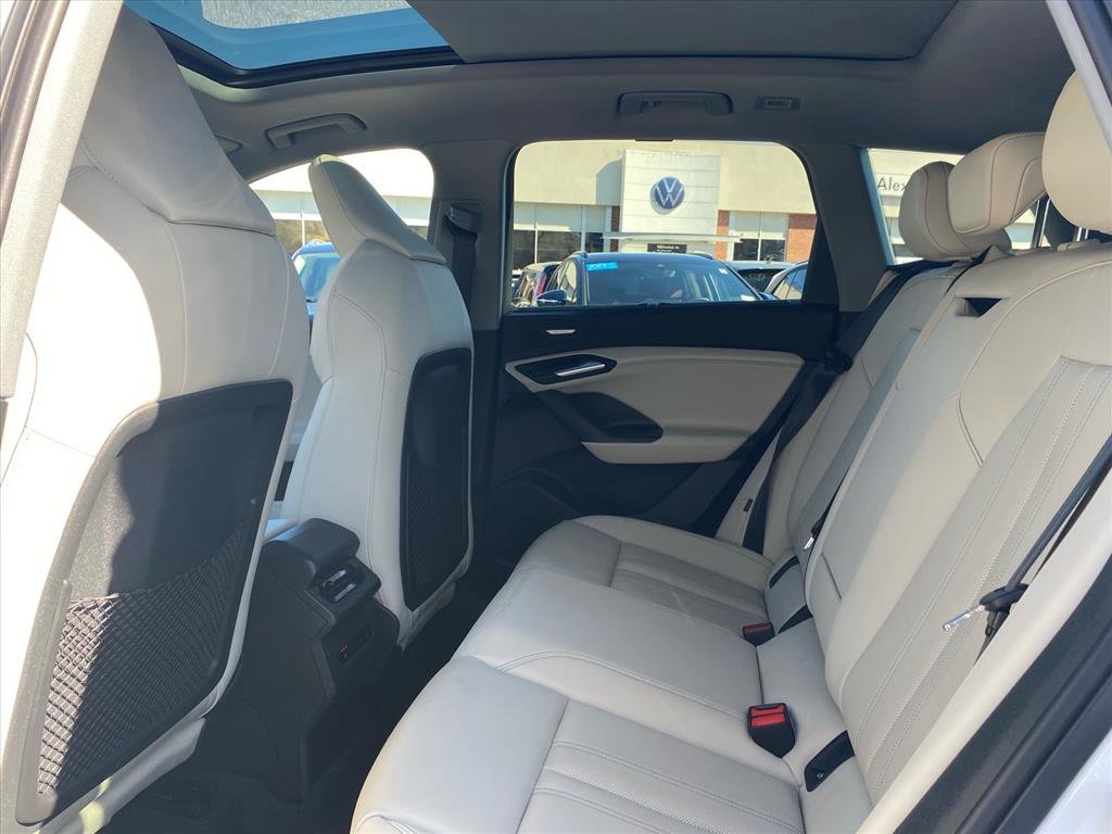 Used 2025 Audi Q6 e-tron Prestige AWD/4WD image 21