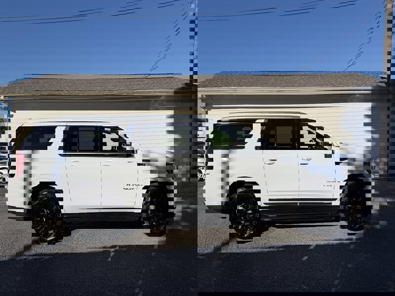 Used 2023 GMC Yukon XL SLT