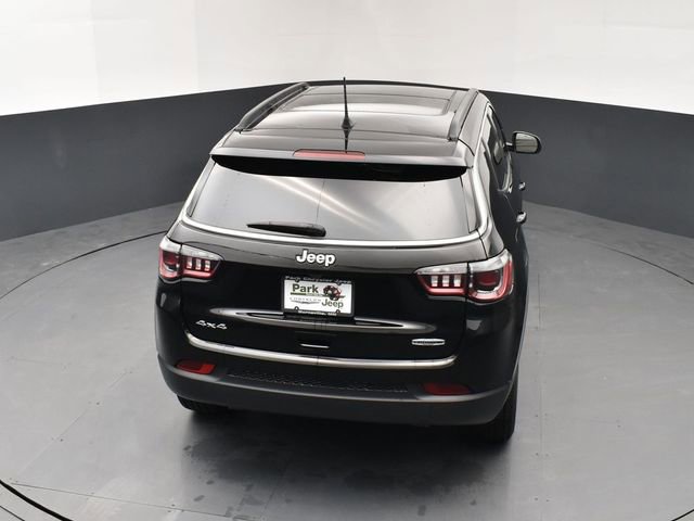 Used 2024 Jeep Compass Latitude w/ Sun and Sound Group image 17
