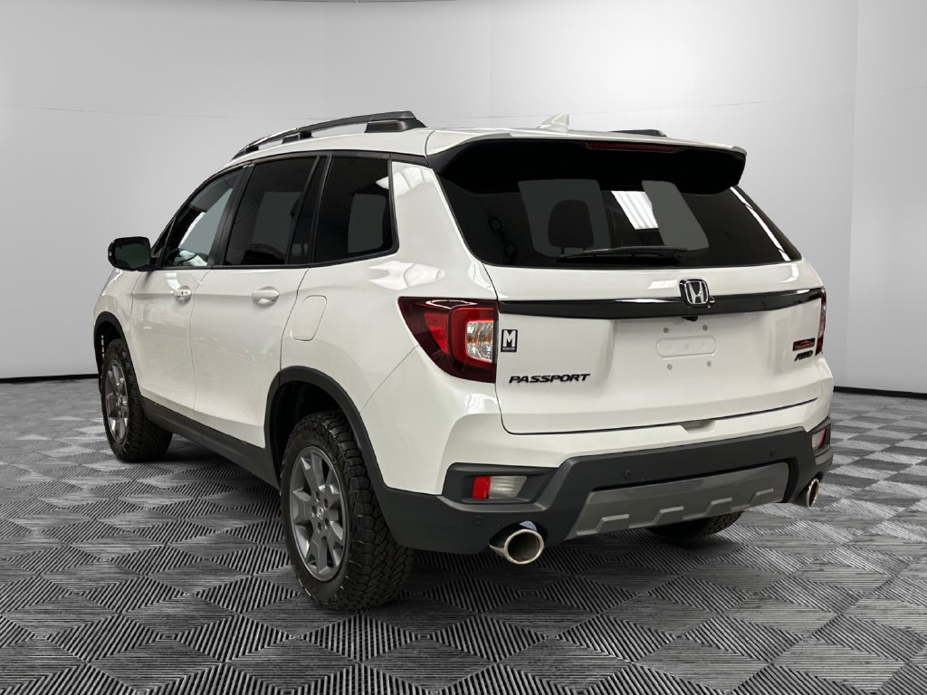 Used 2025 Honda Passport TrailSport image 3