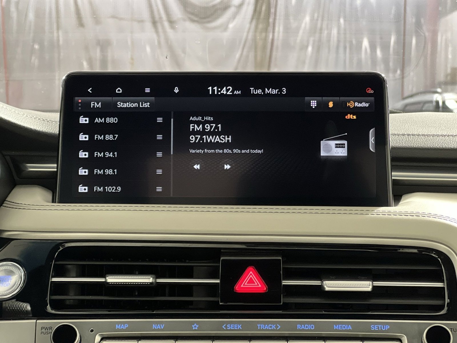 Used 2024 Genesis G70 2.5T image 18