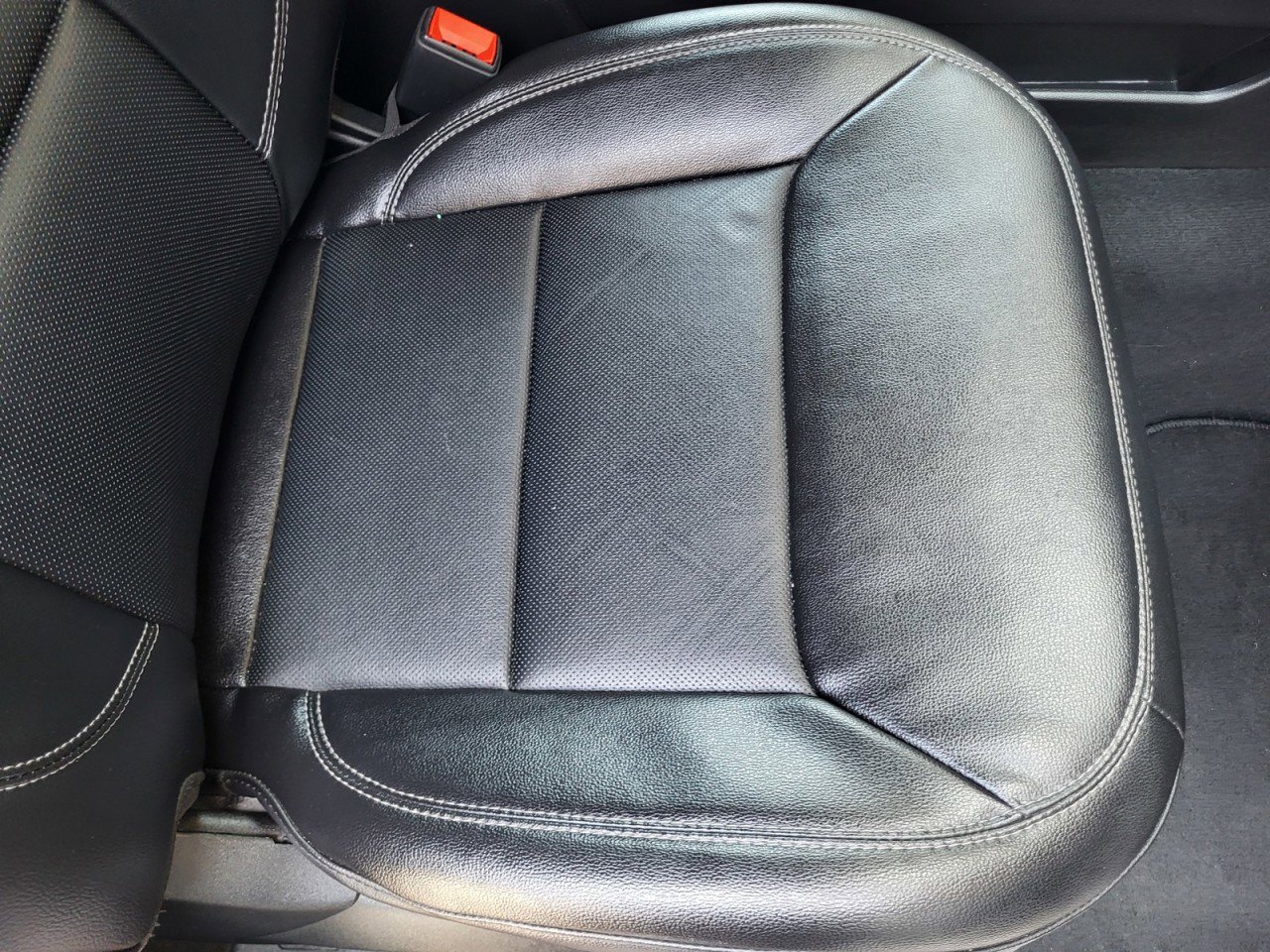 Used 2023 Ford Explorer Limited image 32