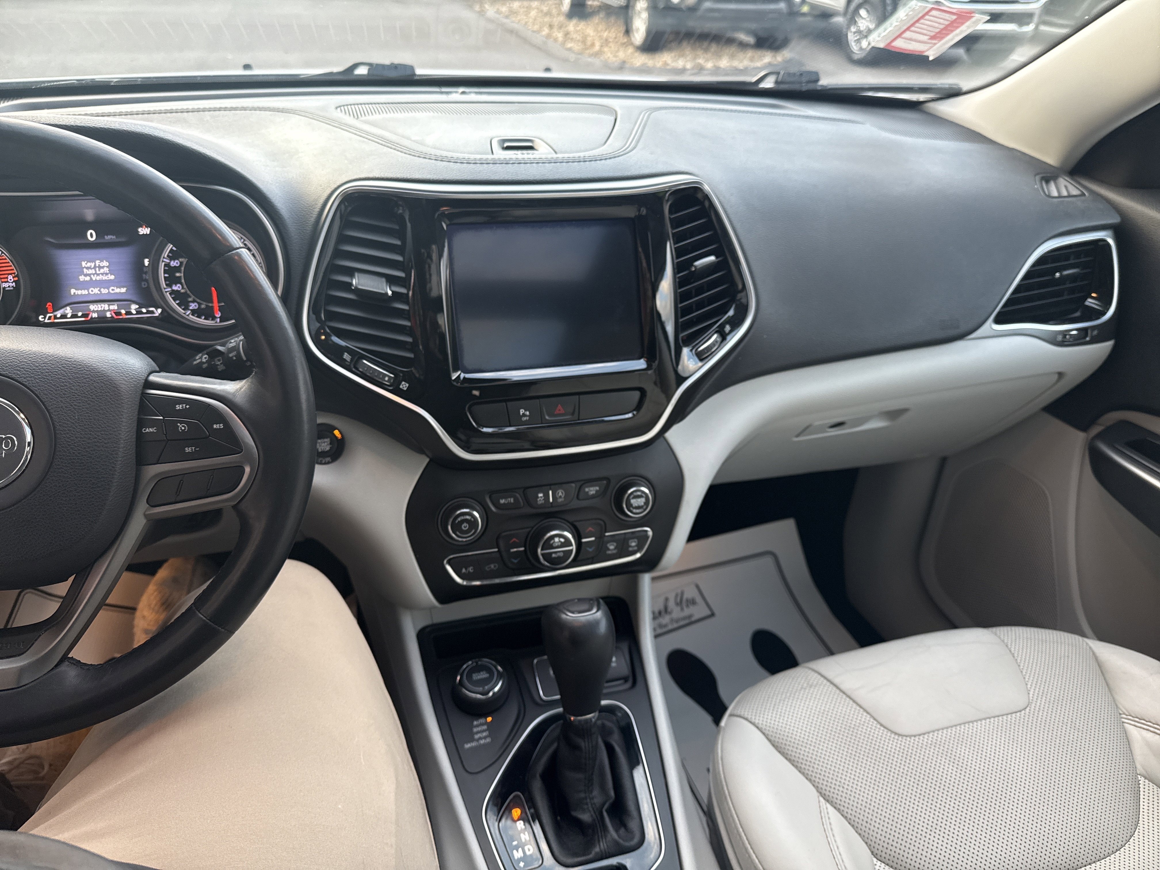 Used 2019 Jeep Cherokee Limited image 24