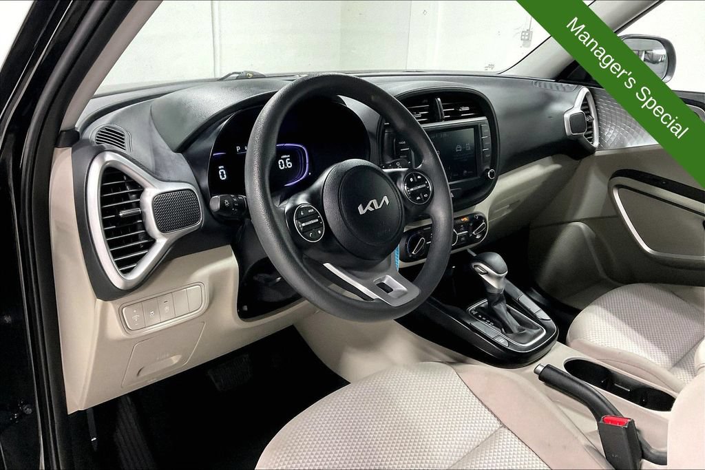 Used 2025 Kia Soul LX w/ LX Technology Package FWD image 16