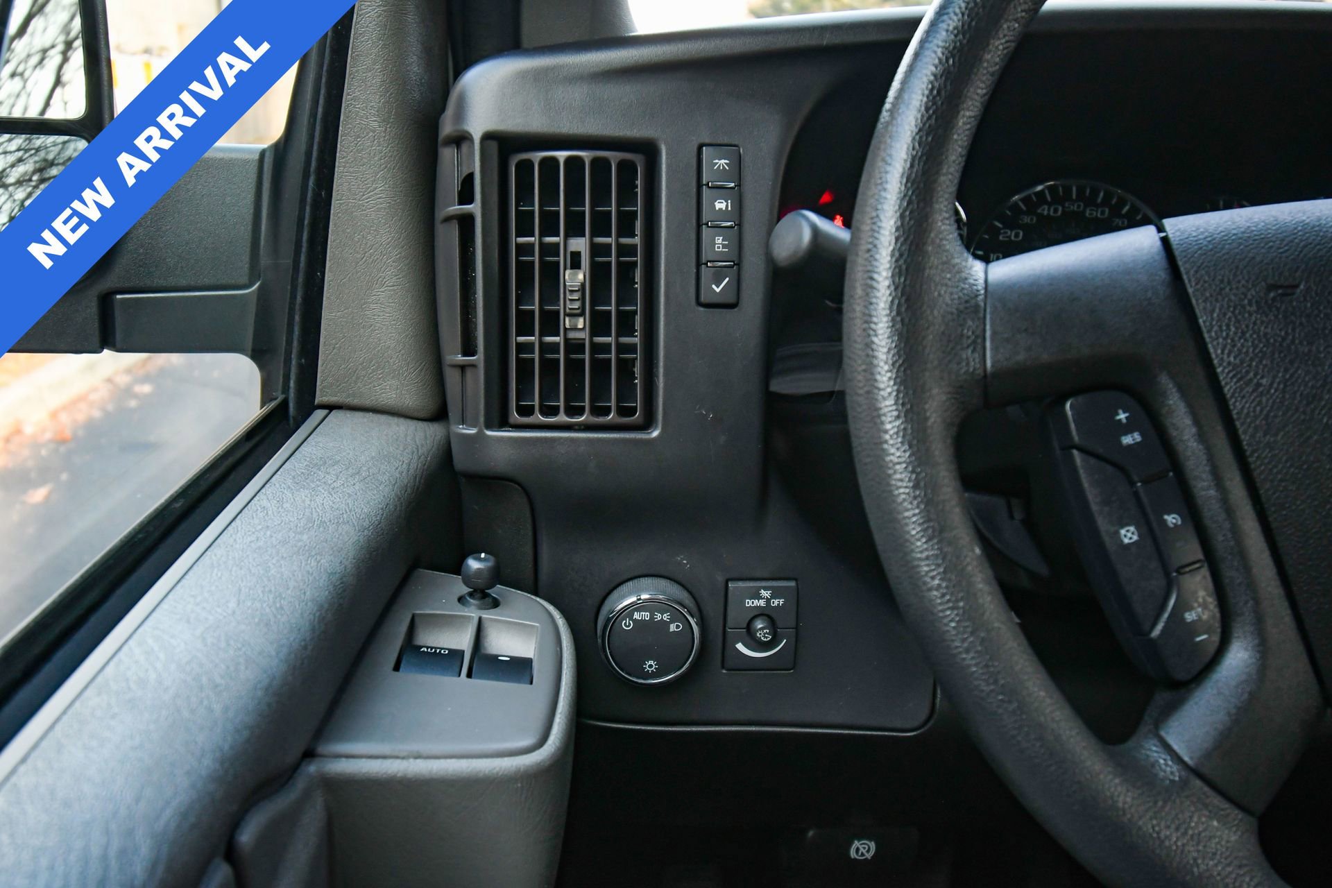 Used 2024 Chevrolet Express 2500 w/ Driver Convenience Package image 30