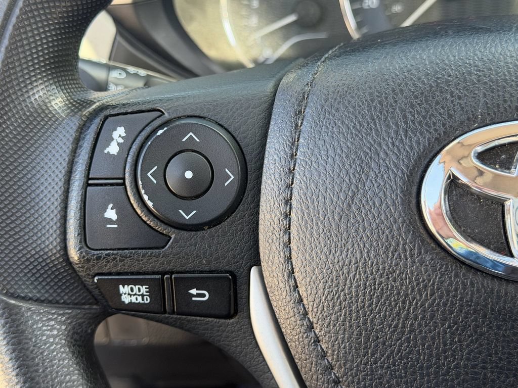 Used 2015 Toyota Corolla LE FWD image 26