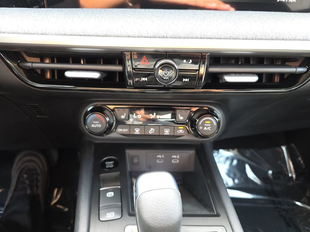 New 2026 Nissan Kicks SV w/ SV Premium Package FWD image 24