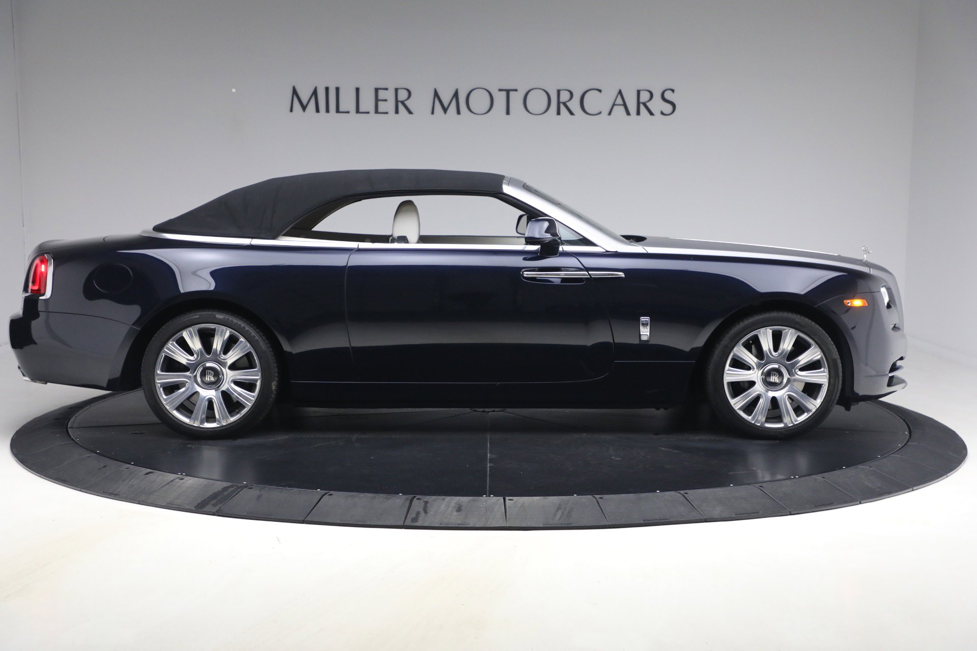 Certified 2017 Rolls-Royce Dawn image 17