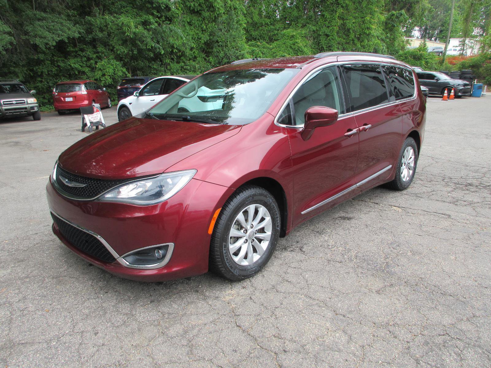 Used 2017 Chrysler Pacifica Touring-L FWD image 1