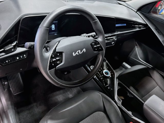 Certified 2025 Kia Niro EX w/ EX Cold Weather Package FWD image 9