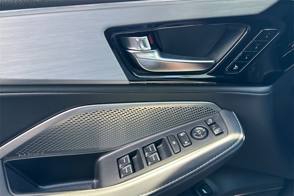 Certified 2023 Acura MDX SH-AWD w/ Technology Package image 15