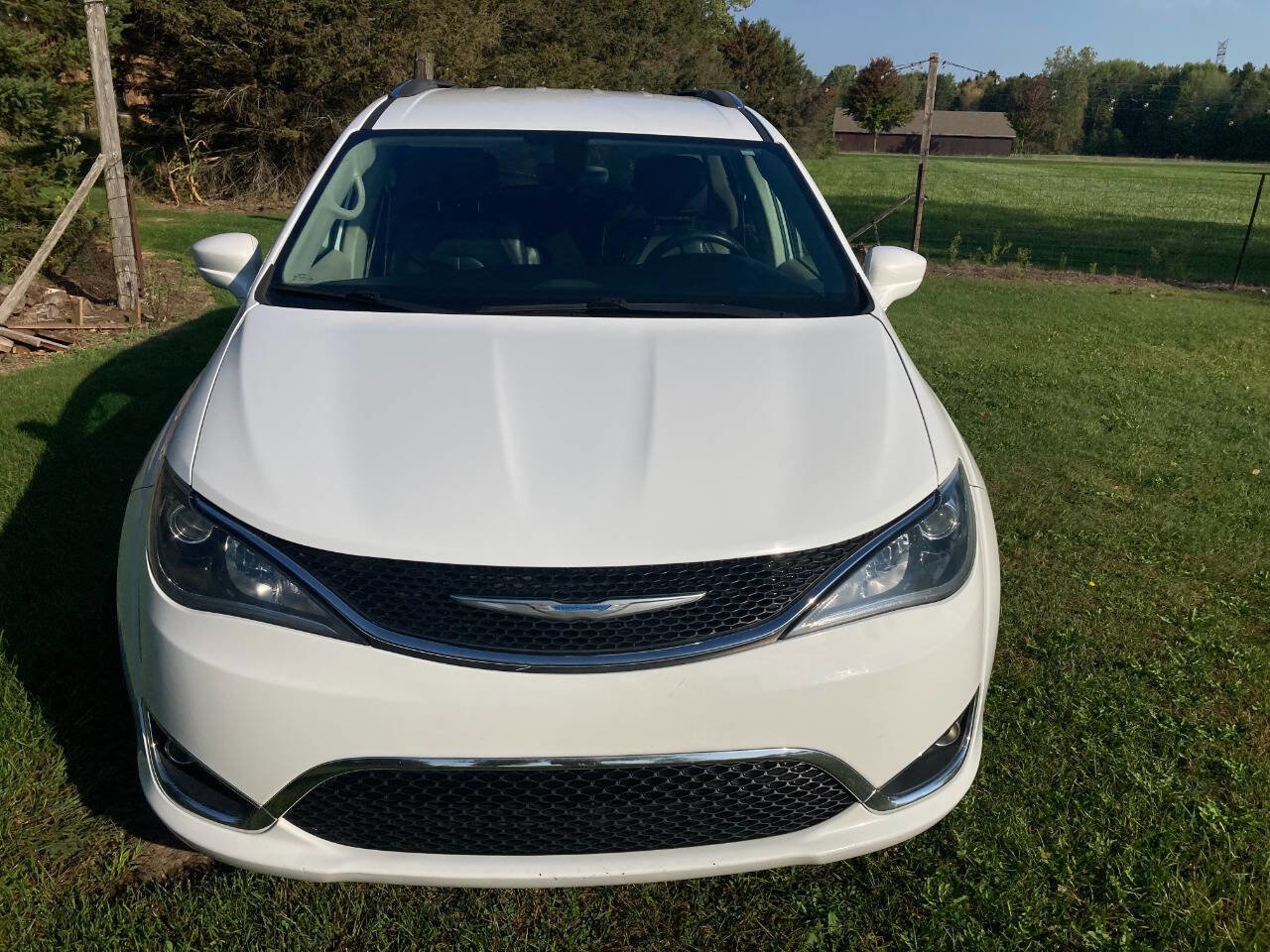 Used 2018 Chrysler Pacifica Touring-L image 2