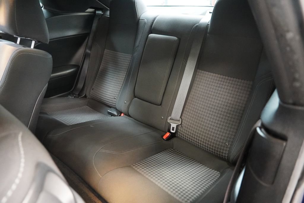 Used 2015 Dodge Challenger SXT RWD image 19