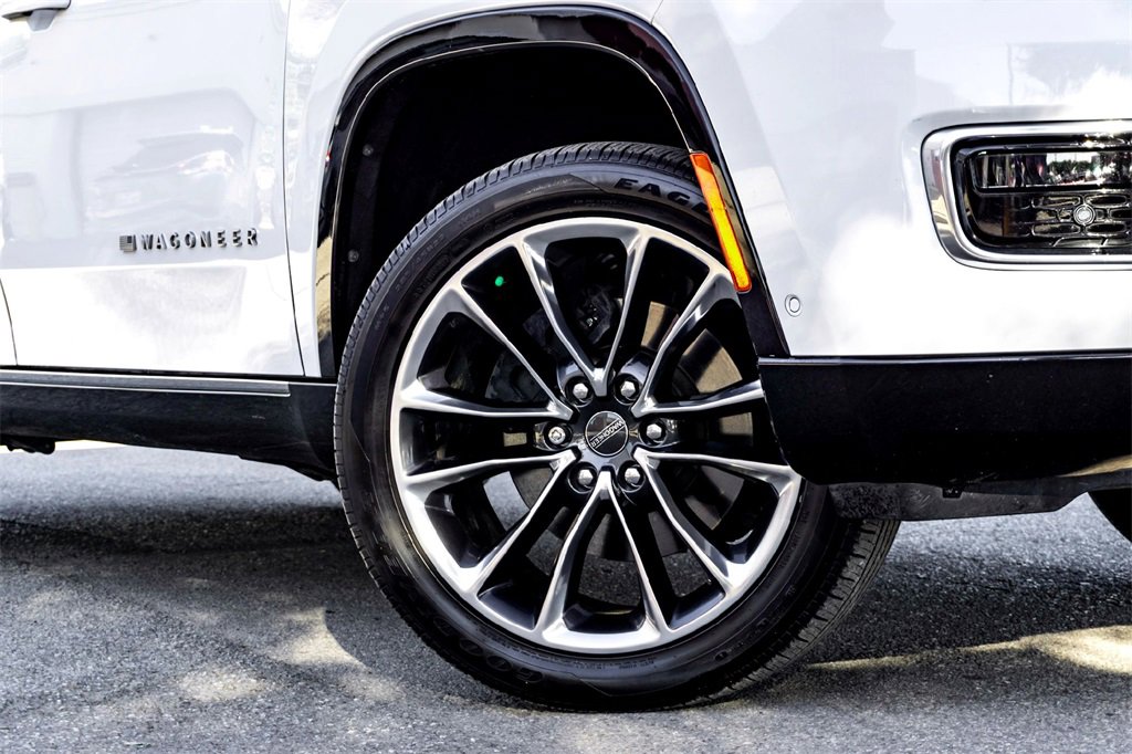 Used 2023 Jeep Wagoneer Series III w/ Premium Group I image 2