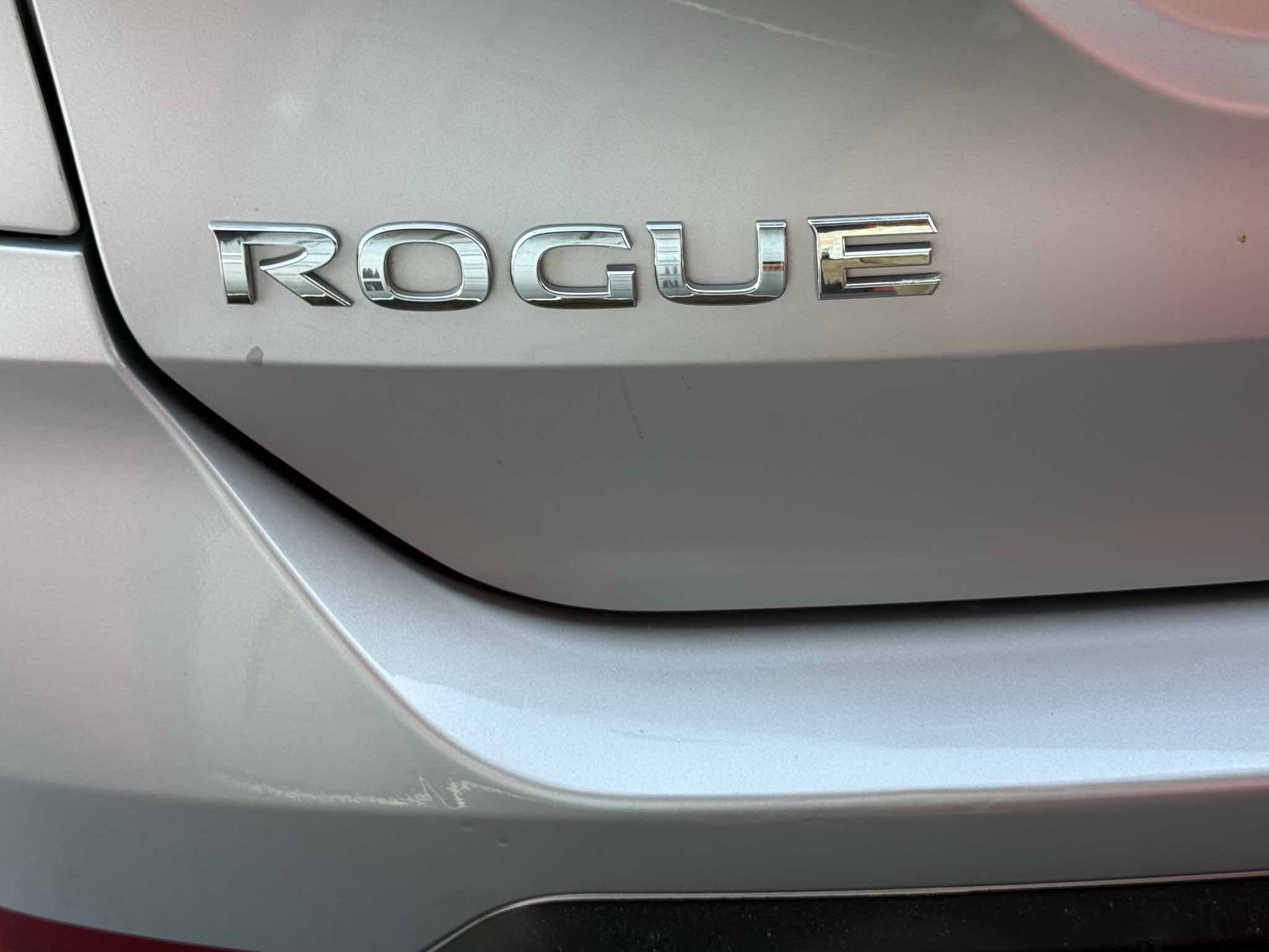 Used 2017 Nissan Rogue SV FWD image 27