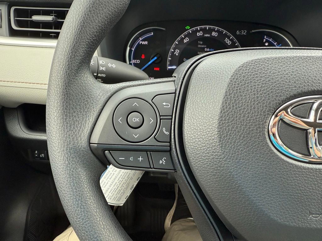 Used 2025 Toyota RAV4 XLE image 18