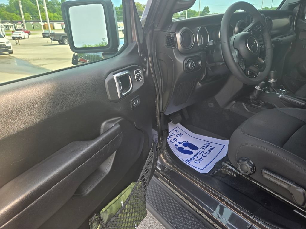 Used 2023 Jeep Gladiator Sport AWD/4WD image 6