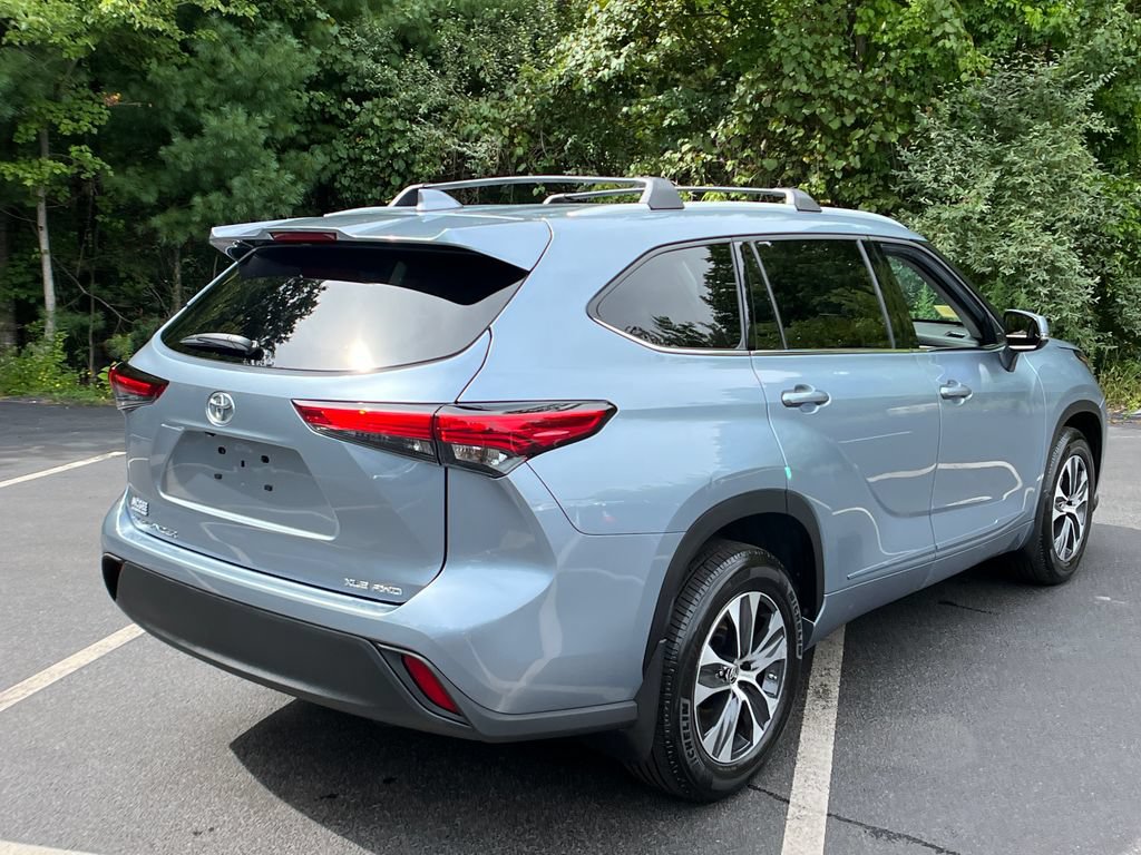 Used 2022 Toyota Highlander XLE AWD/4WD image 5