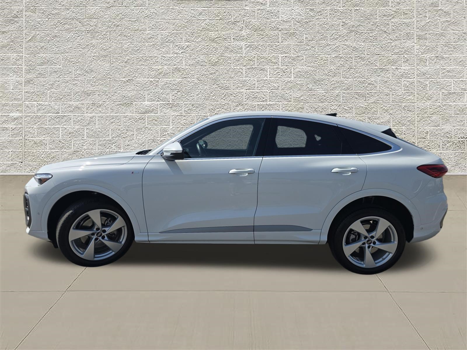 Certified 2025 Audi Q5 Premium Plus w/ Premium Plus AWD/4WD image 4