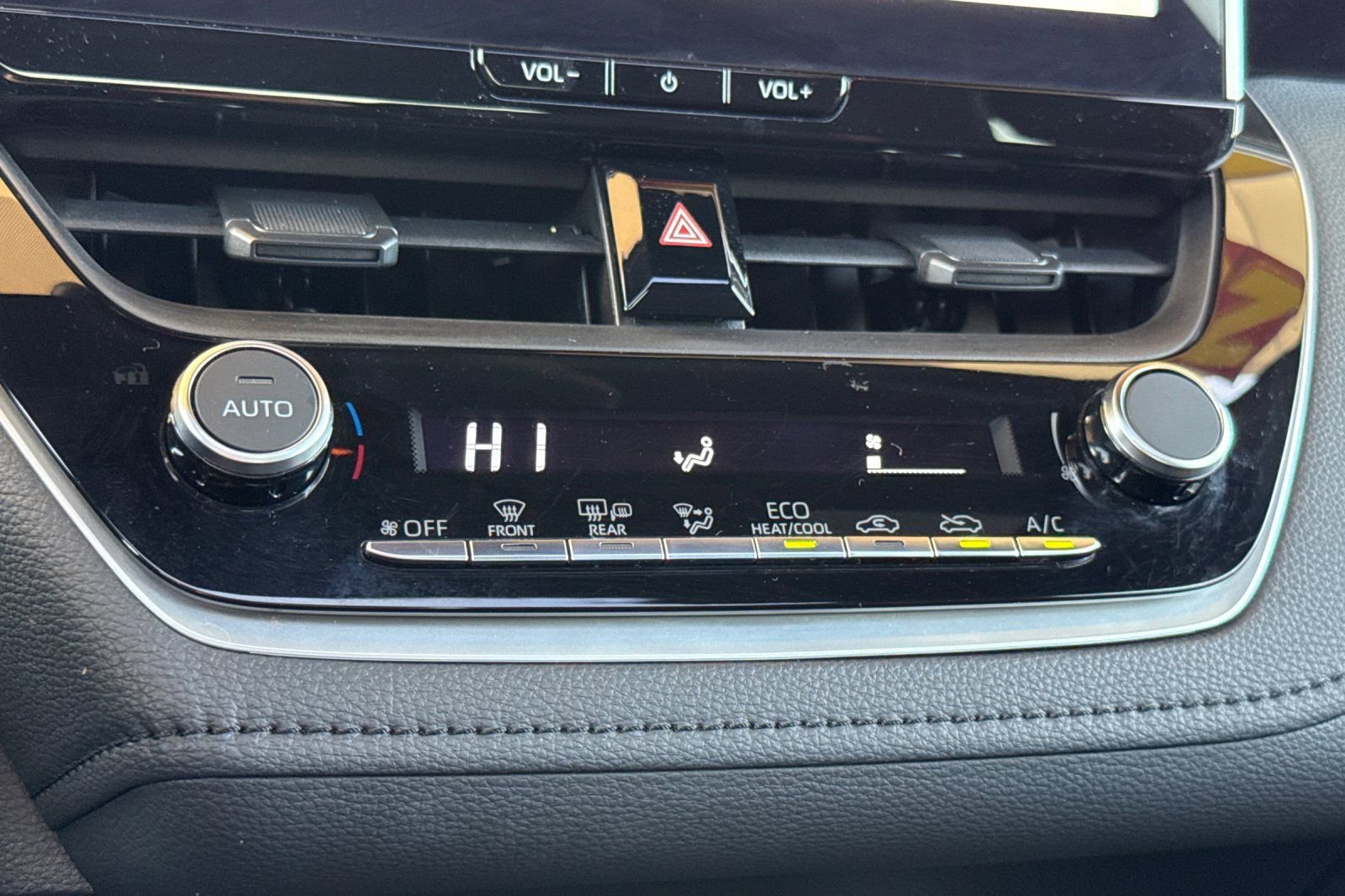 Certified 2025 Toyota Corolla SE image 23