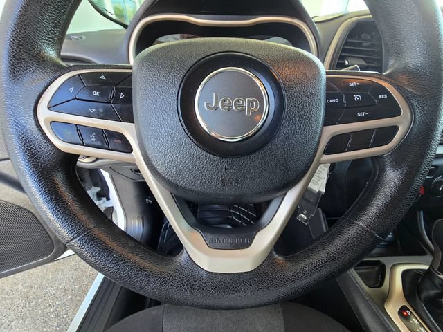 Used 2018 Jeep Cherokee Latitude FWD image 13
