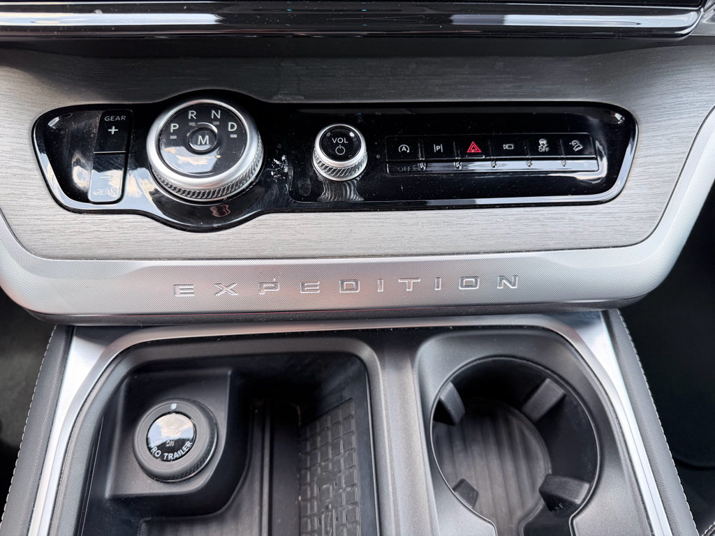 Used 2025 Ford Expedition Platinum AWD/4WD image 19