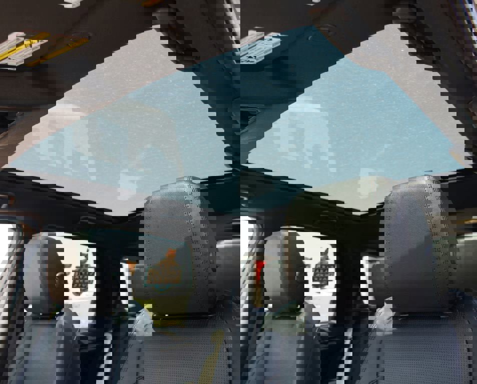 Used 2023 Land Rover Discovery Sport SE image 6