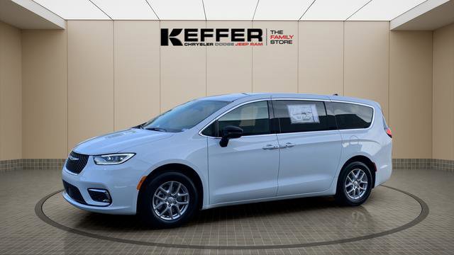 New 2026 Chrysler Pacifica Select image 8