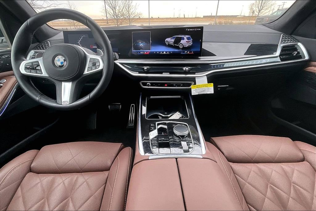 Used 2025 BMW X7 xDrive40i w/ M Sport Package image 16