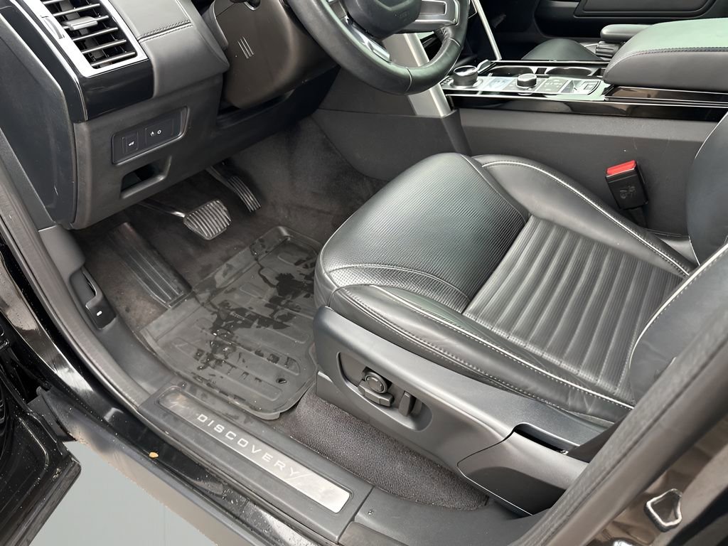 Used 2020 Land Rover Discovery HSE Luxury image 24