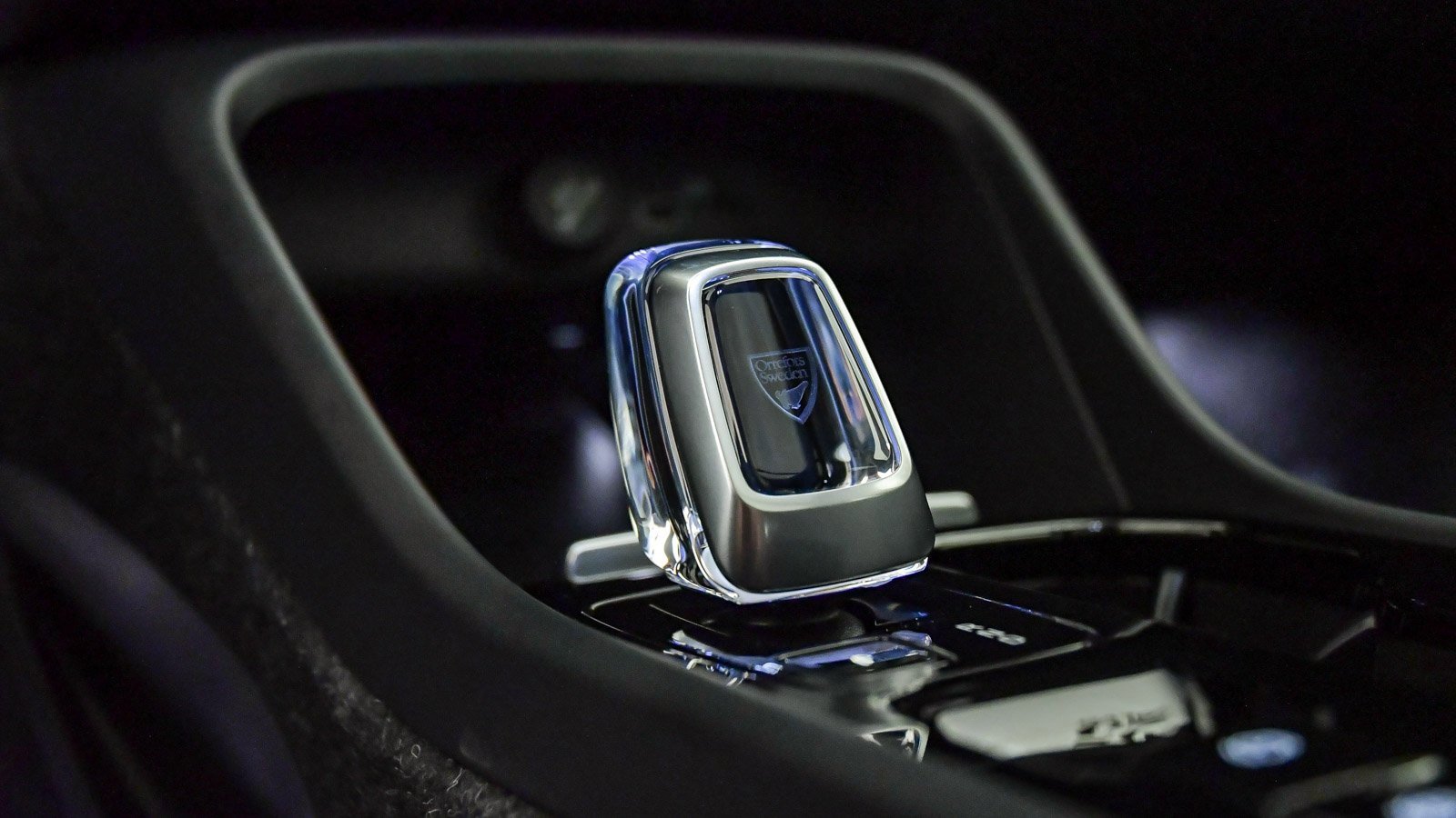 Certified 2025 Volvo XC40 B5 Plus w/ Climate Package image 25