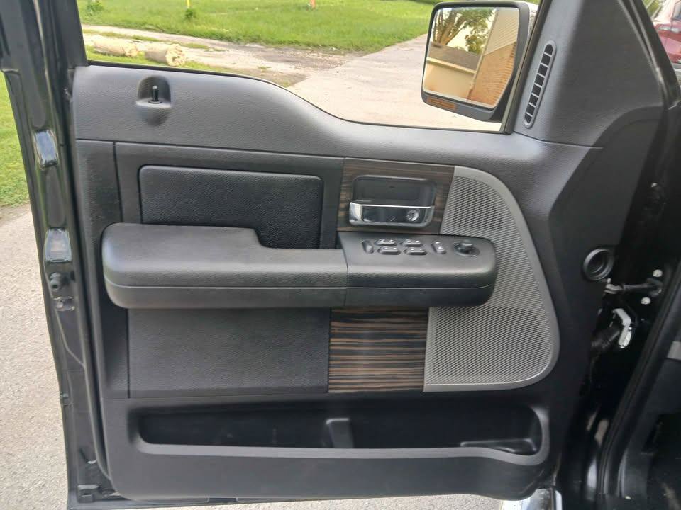Used 2008 Lincoln Mark LT 4x4 image 10