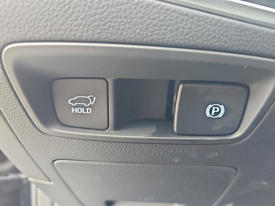 Used 2025 Genesis GV70 3.5T Sport w/ Sport Advanced Package image 18