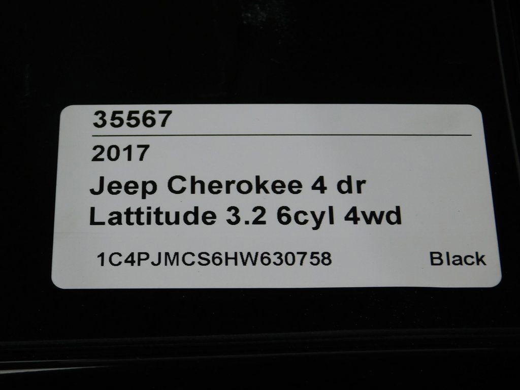 Used 2017 Jeep Cherokee Latitude w/ Comfort & Convenience Group AWD/4WD image 98