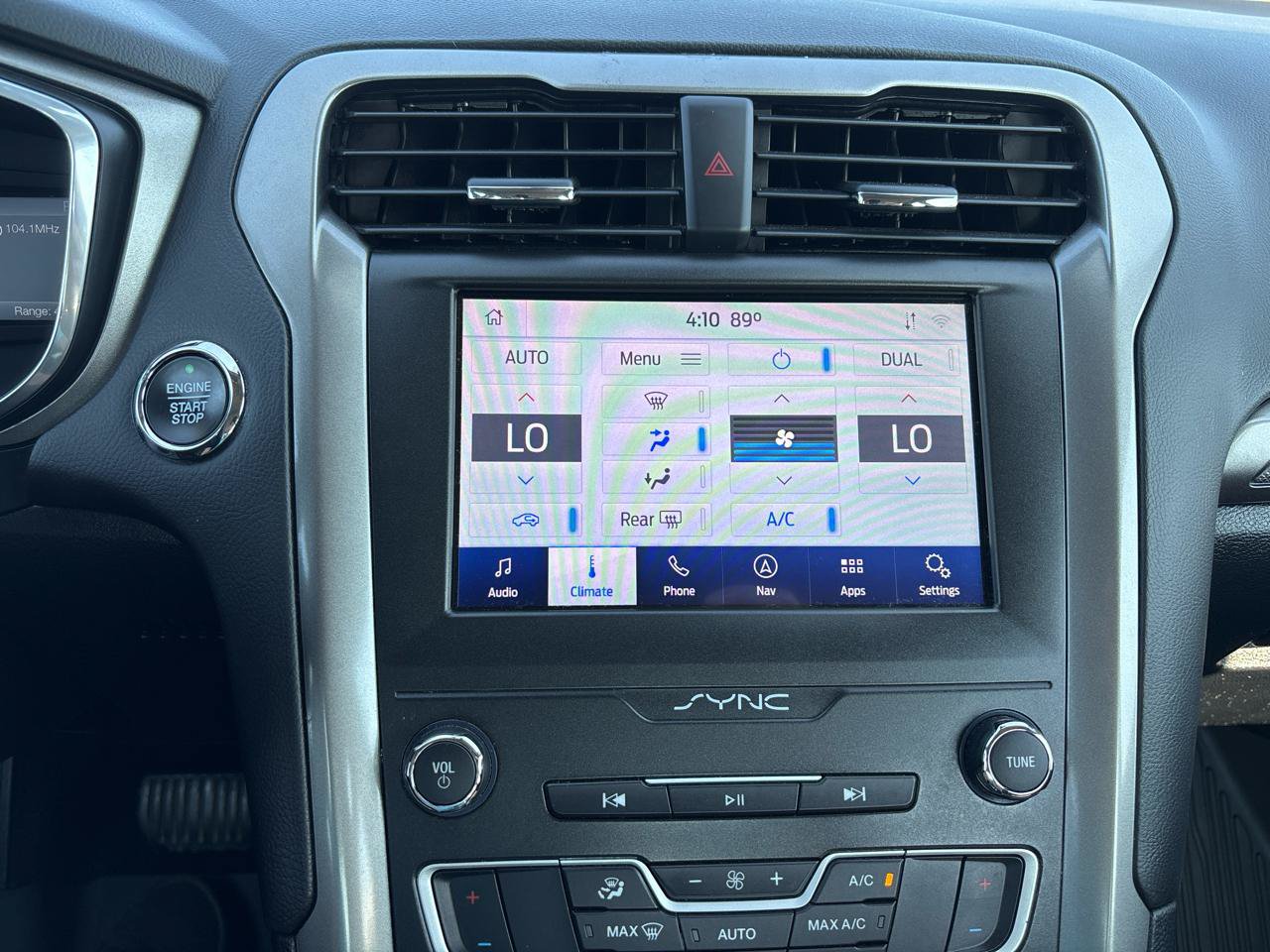 Used 2020 Ford Fusion SE FWD image 20