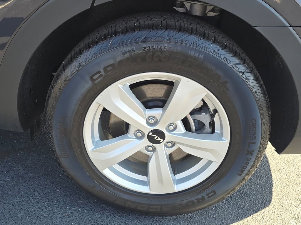 Certified 2025 Kia Sorento LX image 12