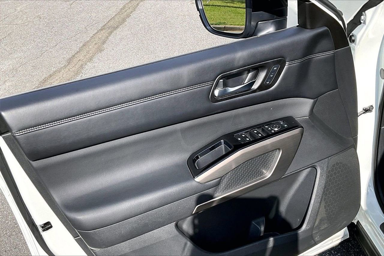 Used 2023 Nissan Pathfinder Platinum image 29