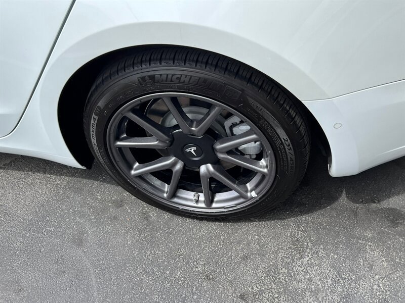 Used 2018 Tesla Model 3 Mid Range RWD image 13