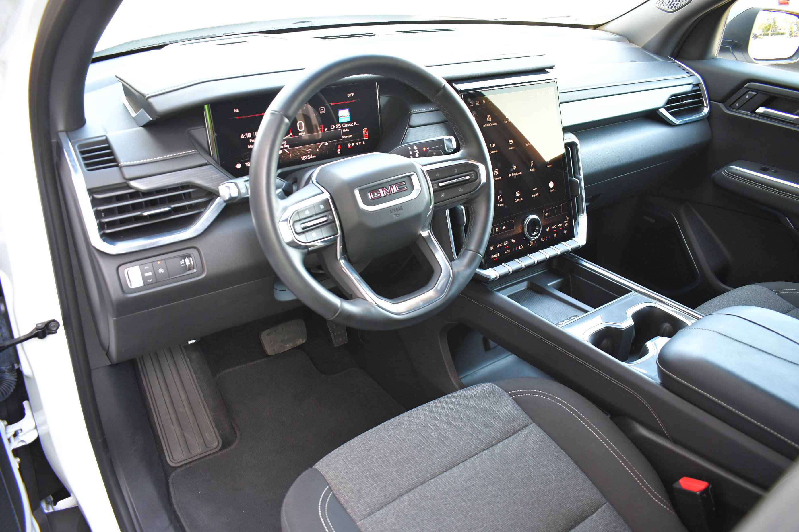Used 2025 GMC Acadia Elevation FWD image 11