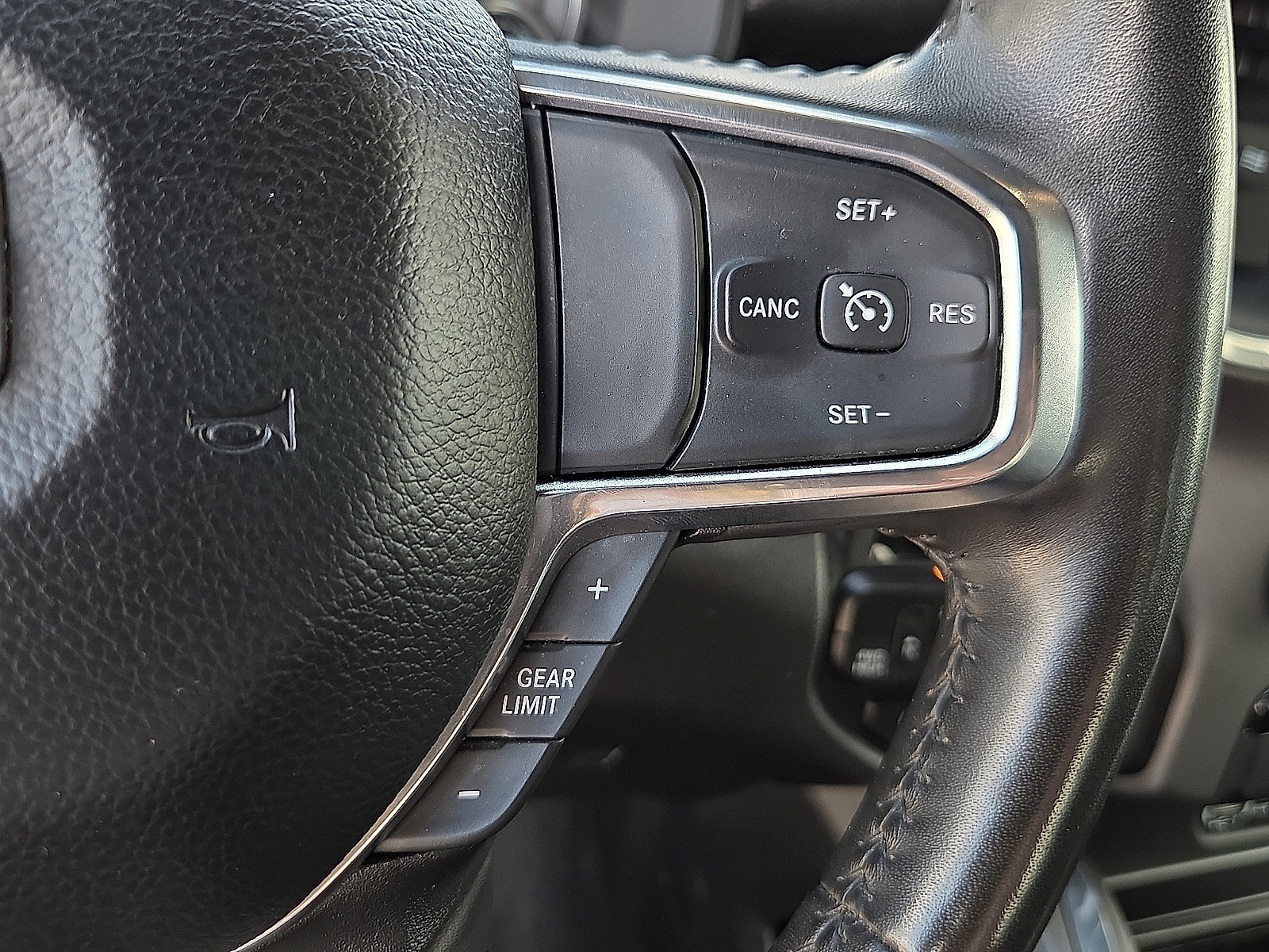 Used 2024 RAM 1500 Laramie AWD/4WD image 18