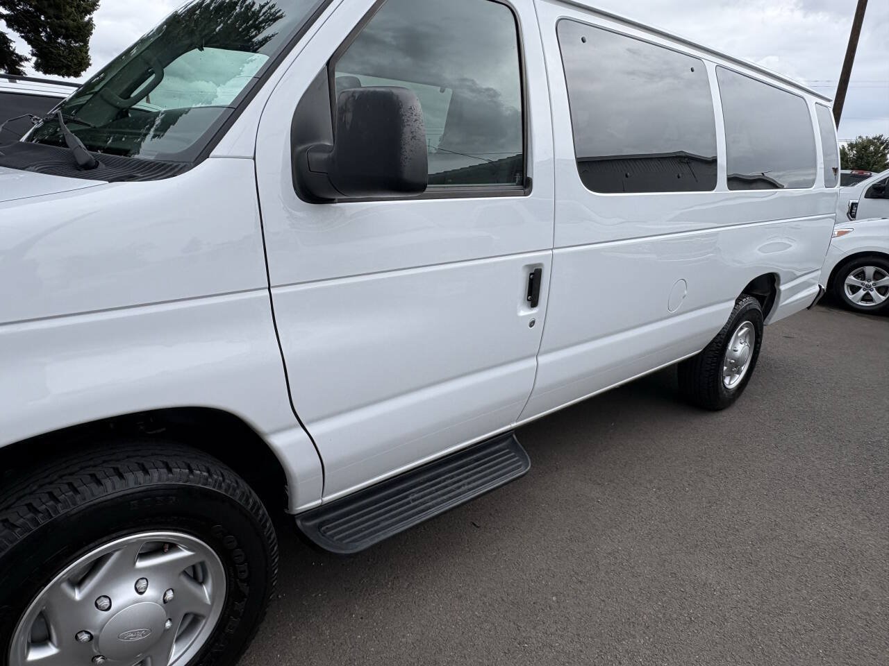 Used 2014 Ford E-350 and Econoline 350 XL w/ Power Windows & Locks Group RWD image 4