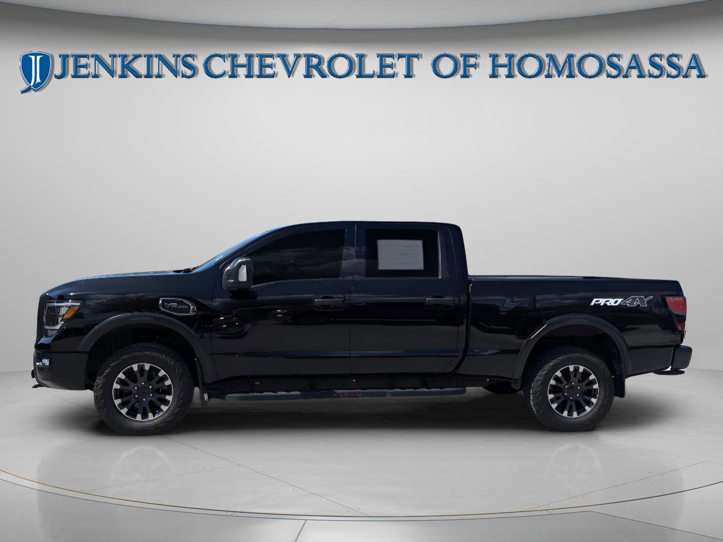 Used 2024 Nissan Titan PRO-4X w/ Pro-4x Convenience Package image 13