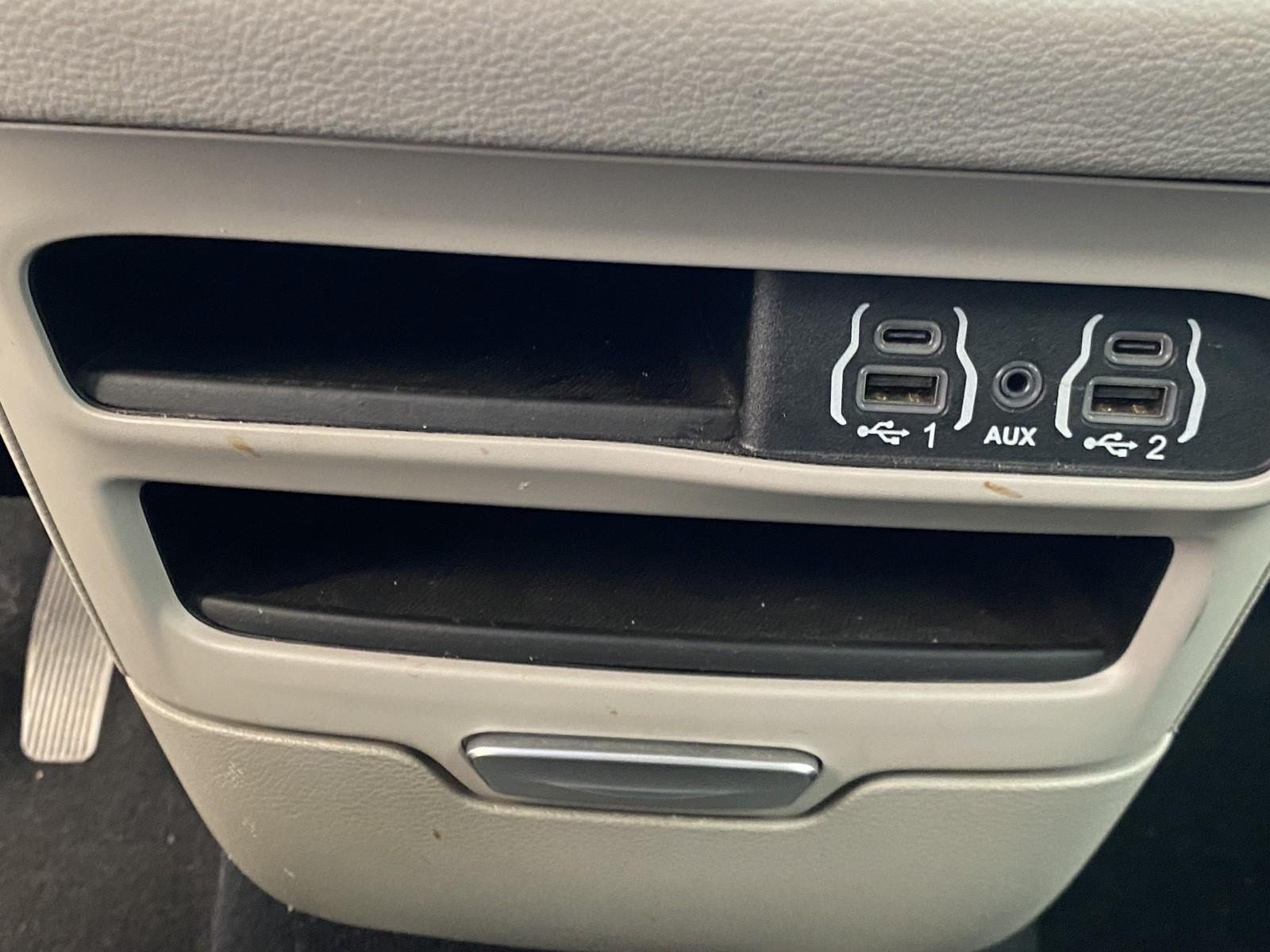 Used 2024 Chrysler Pacifica Touring-L FWD image 29
