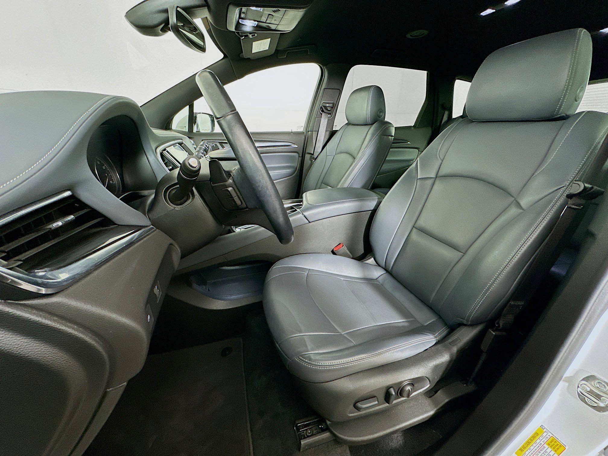 Used 2024 Buick Enclave Essence image 13