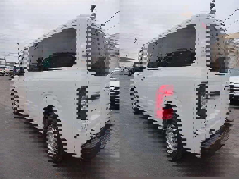 Used 2016 Nissan NV 3500 S image 5
