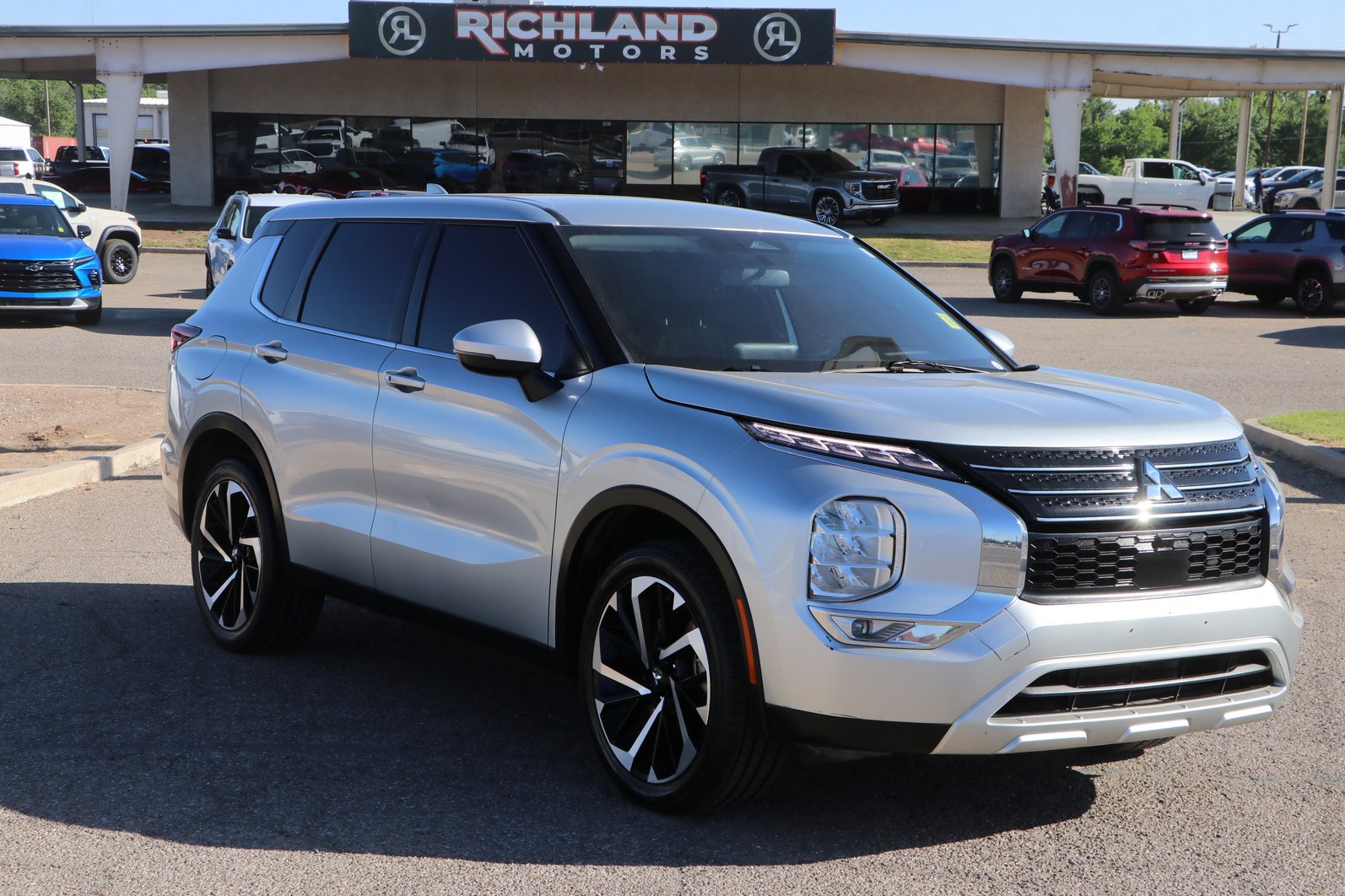 Used 2023 Mitsubishi Outlander SE FWD video 1