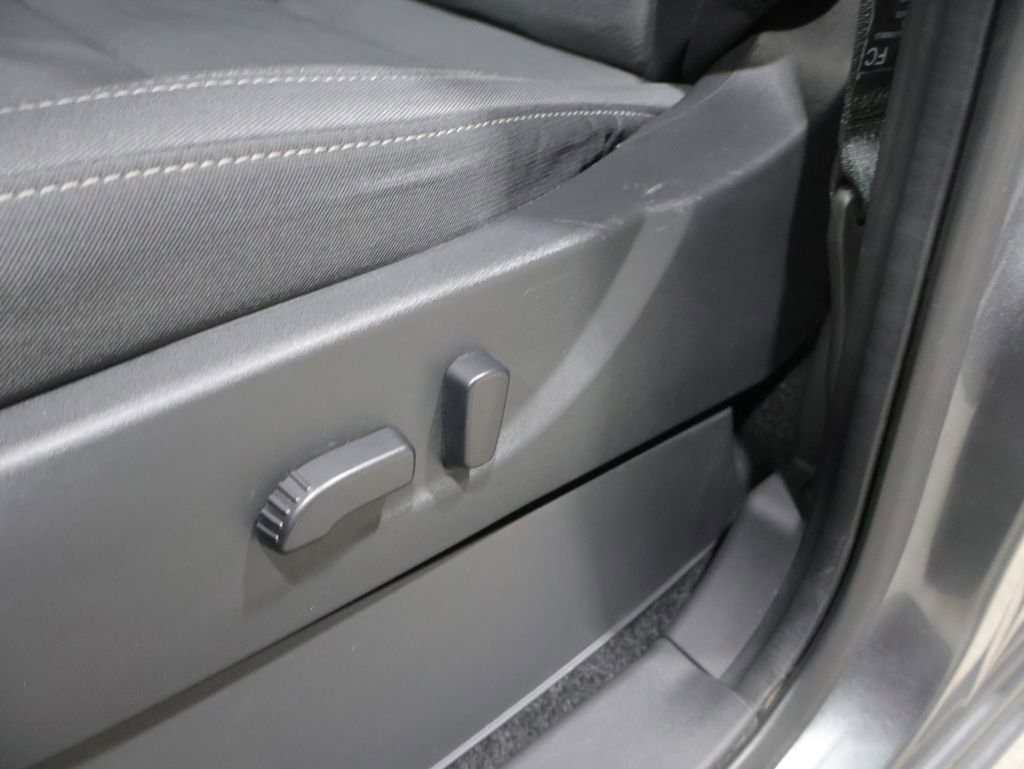 Used 2024 Nissan Frontier SV image 12