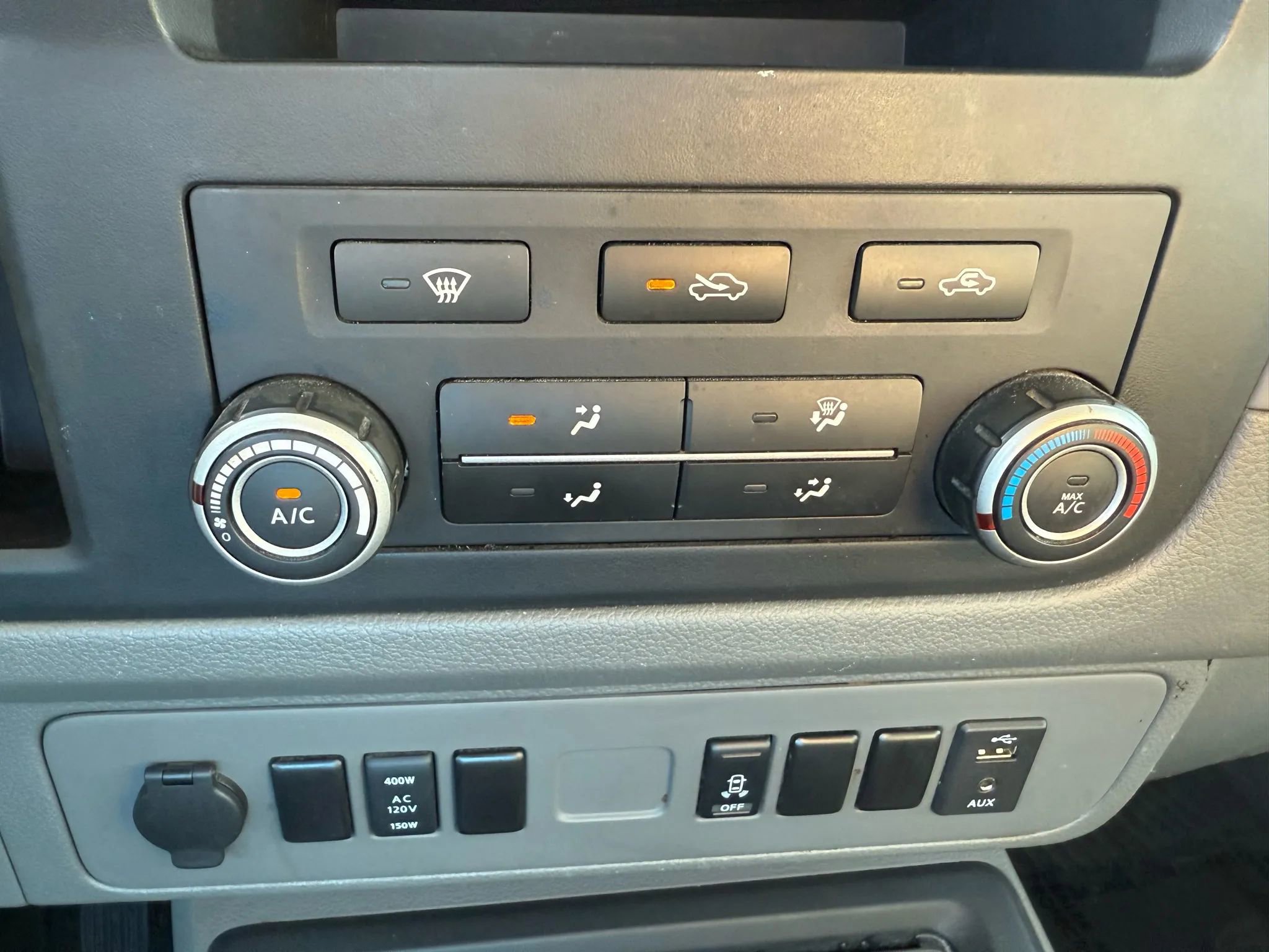 Used 2018 Nissan NV 2500 SV image 18