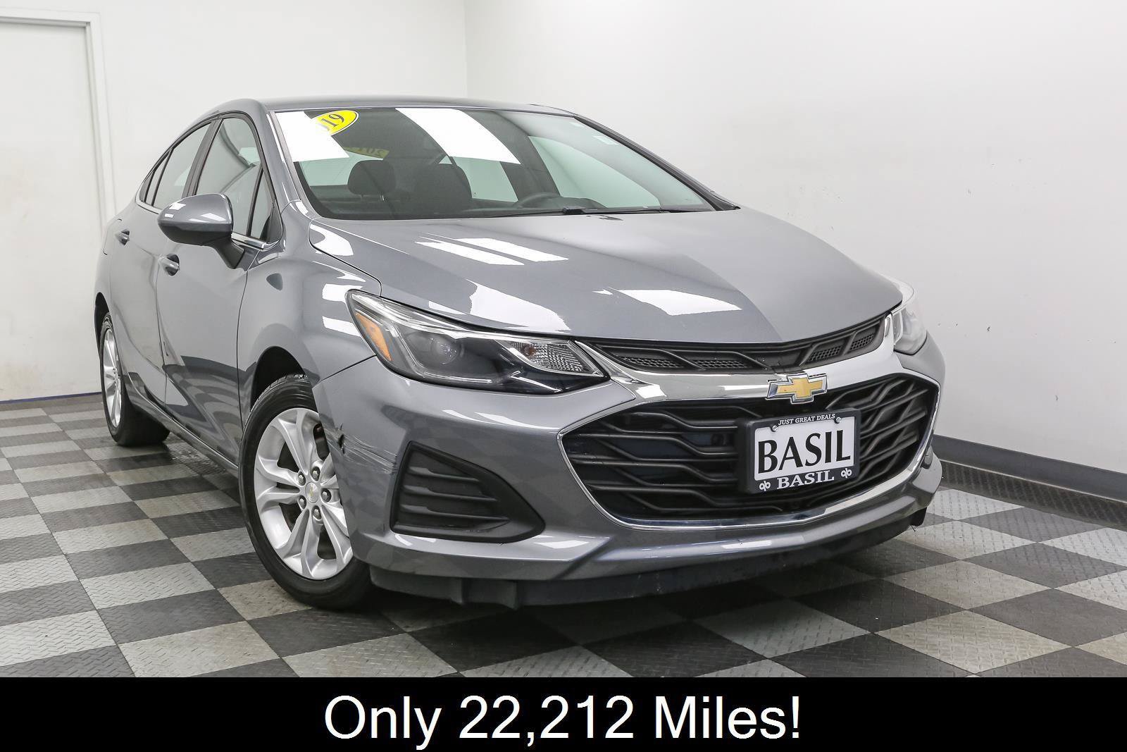 Used 2019 Chevrolet Cruze LT FWD image 2